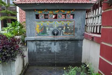 تختخواب و صبحانه Kaji Chen