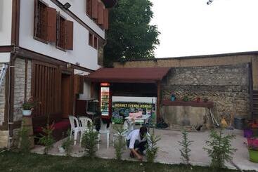 בית מלון כפרי Mehmet Efendi̇