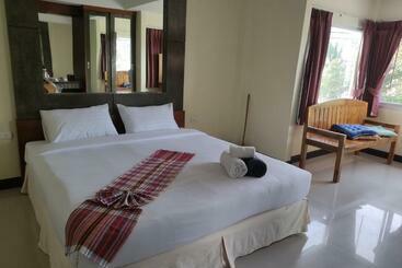 Отель Baan Thara Guesthouse