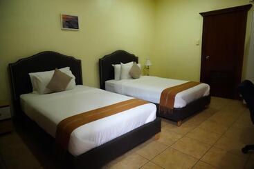 Hotel Sunset Inn By Pro Ema