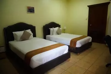 هتل Sunset Inn By Pro Ema