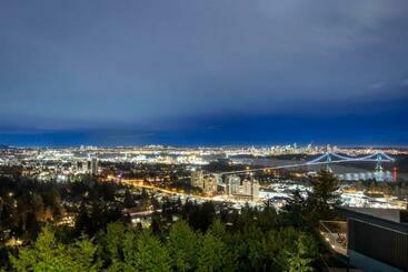Pension West Vancouver Luxury Home