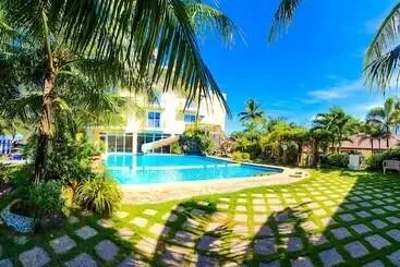 Crystal Shores Beach Resort Powered By Cocotel