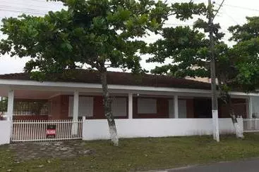 Majatalo Memora Guesthouse   Casa Inteira Ou Quartos A Duas Quadras Da Praia E Próxima A Ilha Do Mel