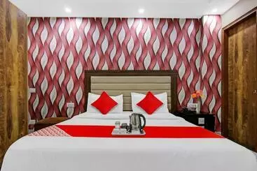 Hotel Flagship Shanti Stays Near Ambience Mall