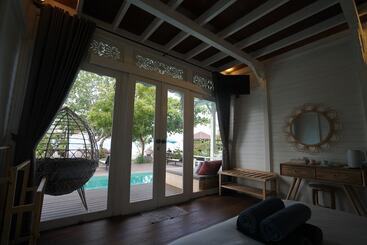 酒店 Mambo Beach Resort