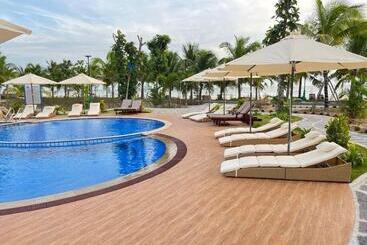 Hodota Cam Binh Resort & Spa Lagi Beach