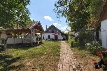 Róka S  Farm