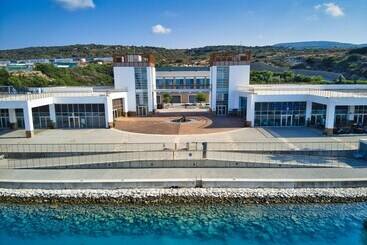 리조트 Karpaz Gate Marina