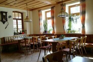 Общежитие Gasthaus Goldner Löwe