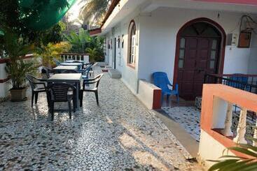 Pensiune Alexmarie Guest House 5 Min To Candolim Beach