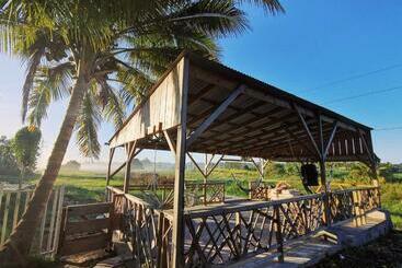 هاستل Ride In Youth And Surf Center