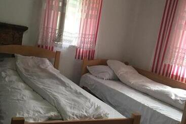 پانسیون Guest House Ulaj