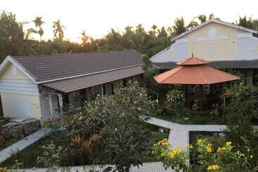 پانسیون Aurora Mekong