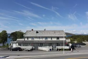 Majatalo Ulvsvåg Gjestgiveri Og Fjordcamping As