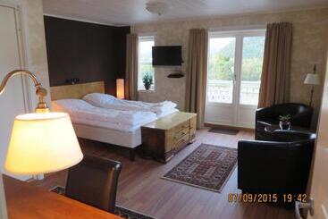 Пансион Ulvsvåg Gjestgiveri Og Fjordcamping As