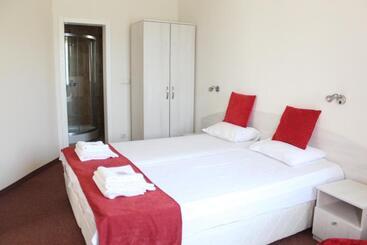 膳宿费 Complex Pika