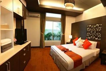 酒店 Tachawan Resort & Restaurant