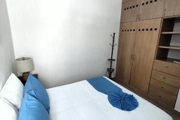 בית מלון כפרי Vela S Condos Ocean Front