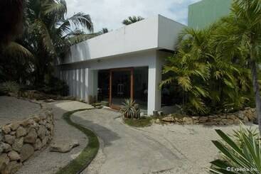 בית מלון כפרי Urban Sands Iloilo