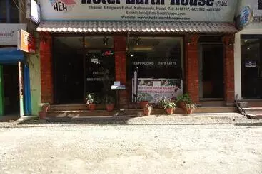 هتل Earth House
