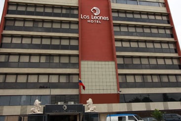 Отель Los Leones
