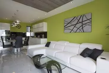 آپارتمانهای توریستها The Apex