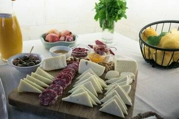 Отель Henry's House