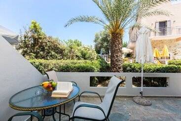 Жильё для туристов Philoxenia Apartments