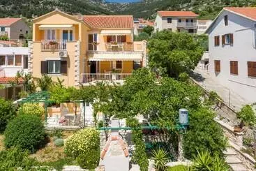 آپارتمان‌های توریست‌ها Apartments Nada