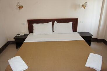 هتل Chaleunehoung