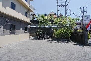 בית מלון כפרי Gana Inn Legian