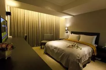 Hotel E House