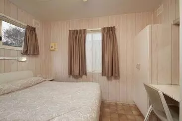 Hotel Gundagai Cabins & Tourist Park