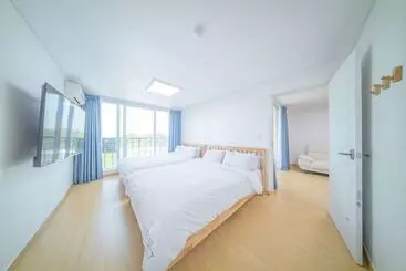 Отель Zio Pinetree