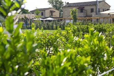 Moretti Village  B&b