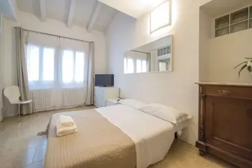 Pensió Academia Residence