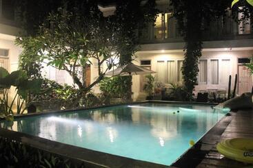 Szálloda Bingin Inn