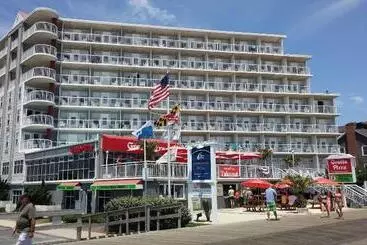 Commander Hotel & Suites