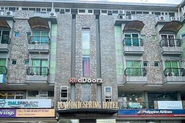 Reddoorz Plus @ Diamond Spring Hotel Angeles City