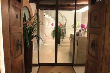 تختخواب و صبحانه Borgoleoni 18  Room And Breakfast