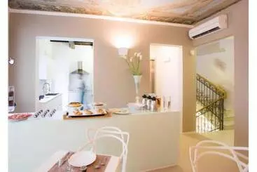 تختخواب و صبحانه Borgoleoni 18 Room And Breakfast