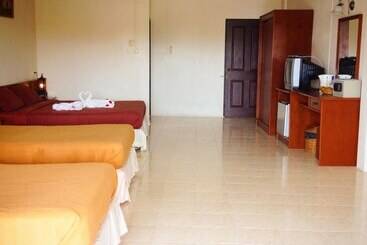 בית מלון כפרי Khaolak Inn