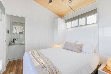 בית מלון כפרי Reflections Shaws Bay   Holiday Park