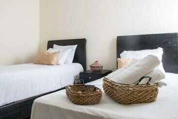 Bed and Breakfast Hostel Only 4 You