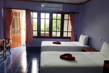 호스텔 Coconut House Resort