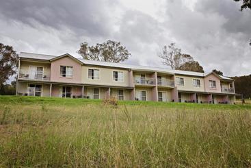 Bathurst Goldfields Motel At 428 Conrod Straight Mount Panorama