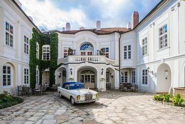 هتل The Mozart Prague