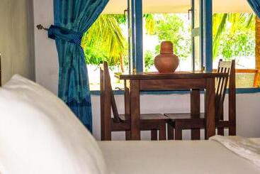 Hotel Serenity Lake Resort Yala