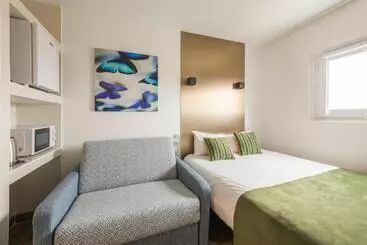 هتل Zola 45 Bezons La Defense